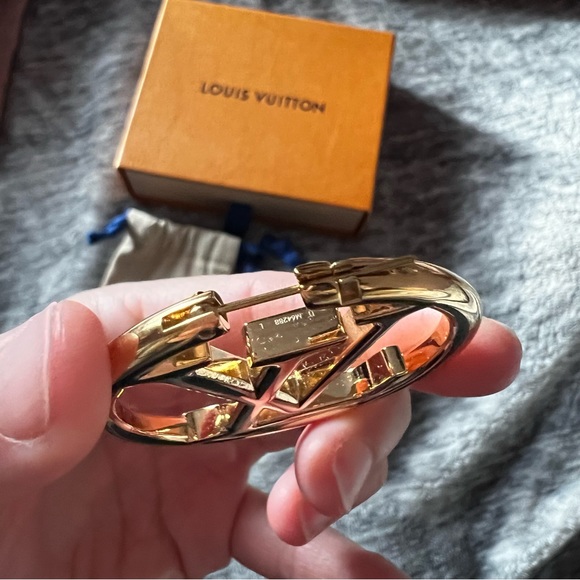 LOUIS VUITTON HOOP EARRINGS CIRCLE LV LOGO GM - Picture 3 of 8